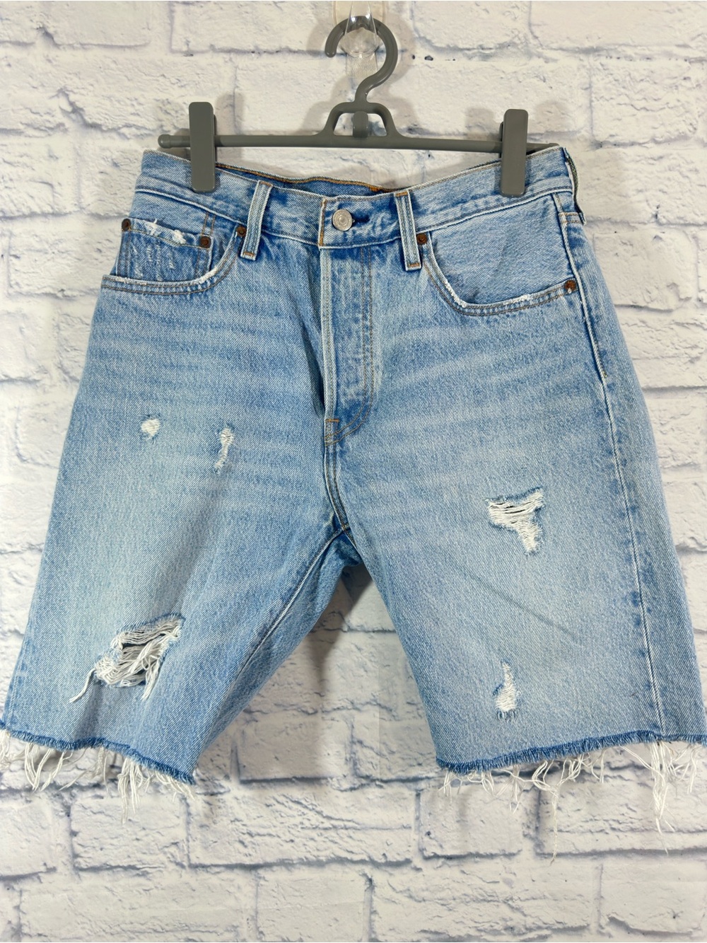 Levi’s 501 Women’s Denim Button Fly Med-Wash Distressed Jean Shorts Size 27